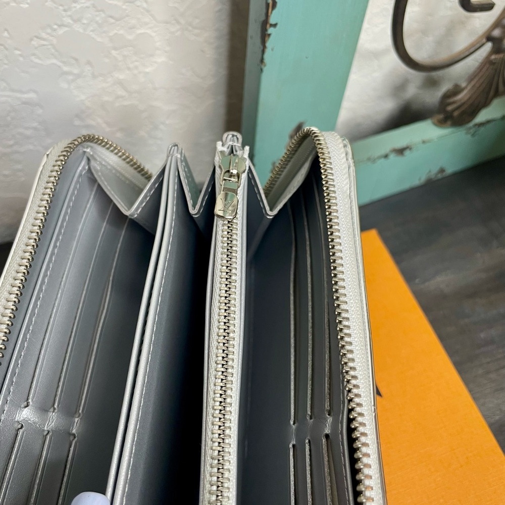 💫SOLD LV Zippy Wallet Silver Monogram Miroir - Picture 11 of 16